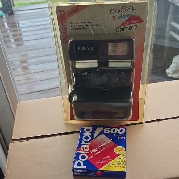 Polaroid OneStep CloseUp Instant Camera - Black and Red